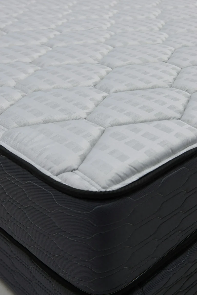 Mattress edge with binding and quilted fabric