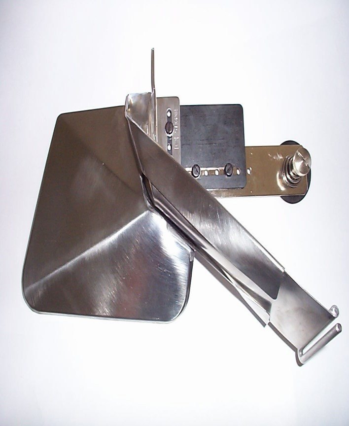 Grau angled binder for industrial sewing machine